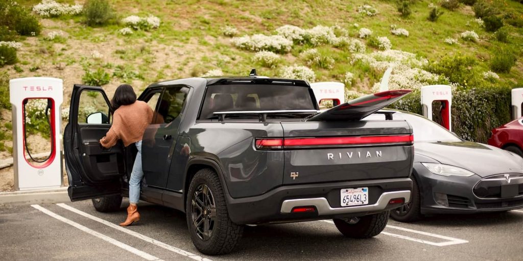 Adaptador Rivian-Tesla-NACS