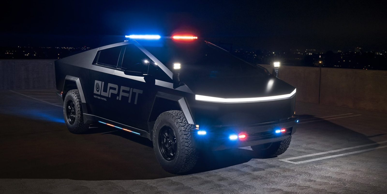 Desempenho do veículo policial Tesla Cybertruck unplugged 1