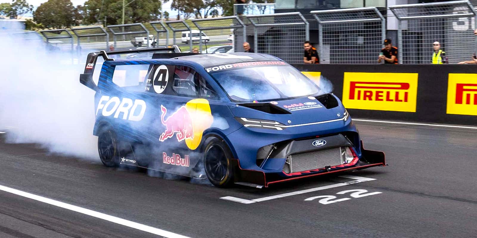 Assista ao Ford SuperVan de 1.400 HP explodir seu caminho para vários recordes de volta em Bathurst