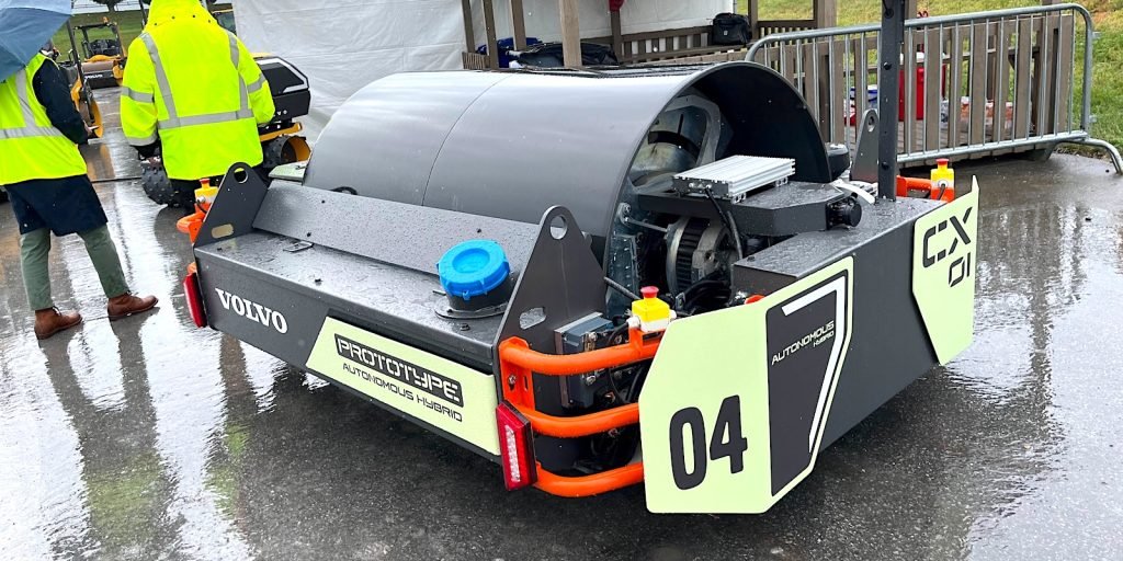 Volvo CE revela o conceito de compactador de asfalto de tambor único CX01