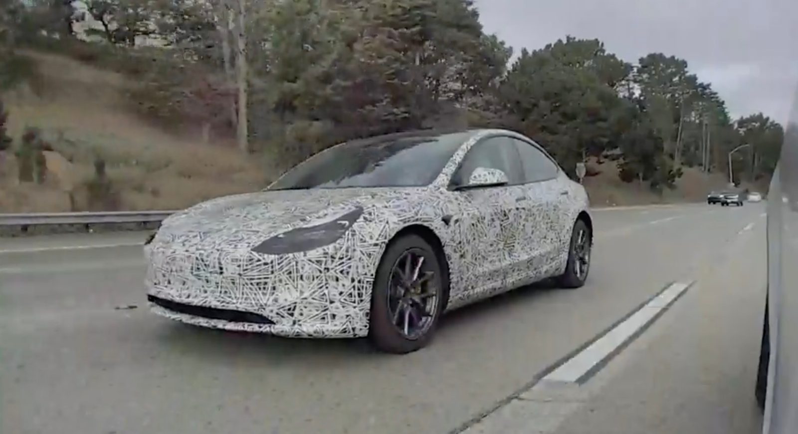 Protótipo camuflado do Tesla Model 3