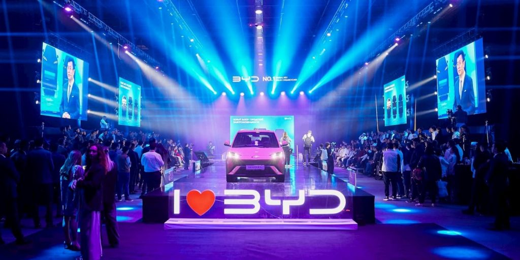 Onda de contratações de BYD