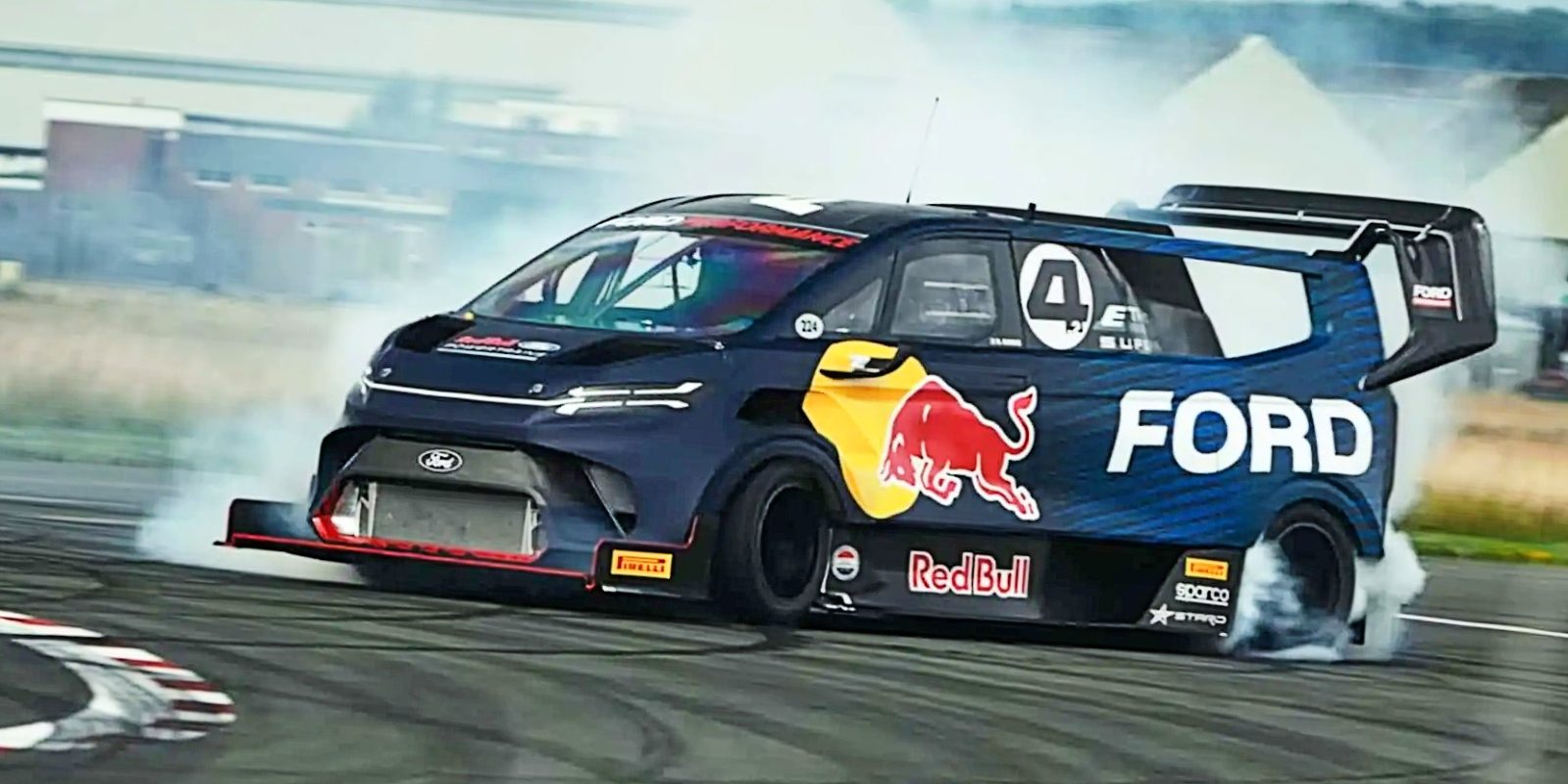 Assista The Stig Drift the Ford SuperVan na pista de testes Top Gear