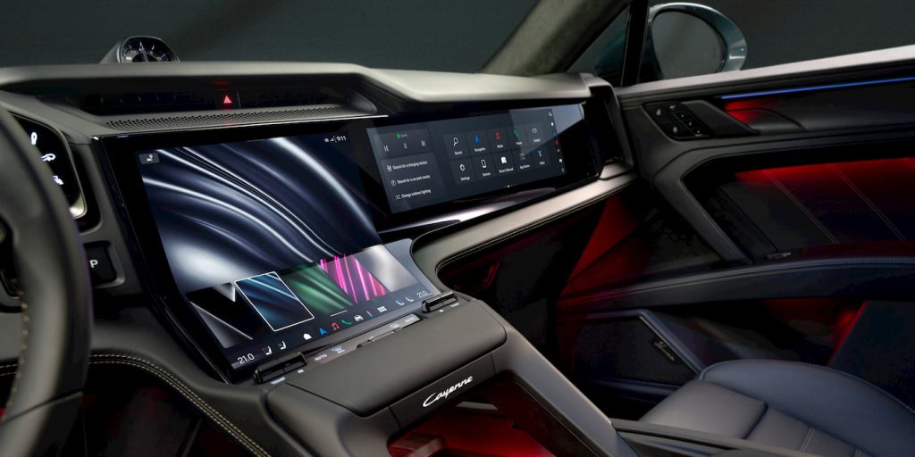 Porsche-Cayenne-EV-interno-screens